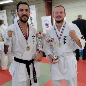 Cours de karaté au dojo des Essarts